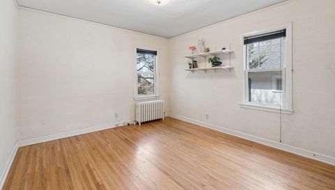 49 Sheridan Avenue S