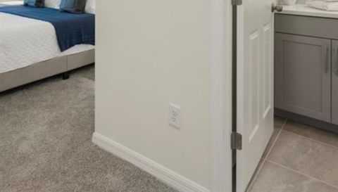 1692 TROPICAL PALMS CIRCLE