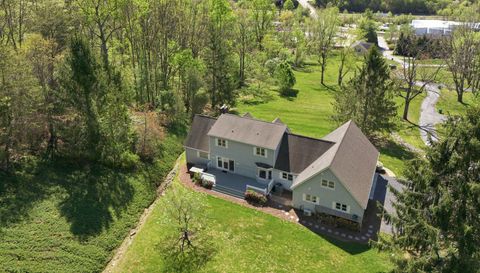 29 Small Mountain Dr