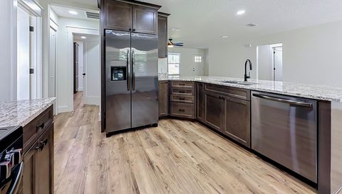 14217 Camelot Pl