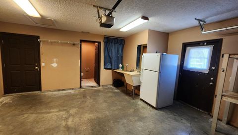 8403 Pettway
