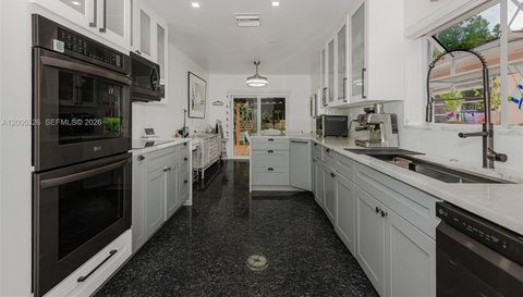 9048 Carlyle Ave