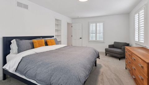 129 Chicago Avenue N