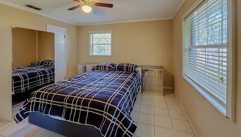 2301 NE 32nd Pl