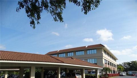 2375 Tamiami Trl