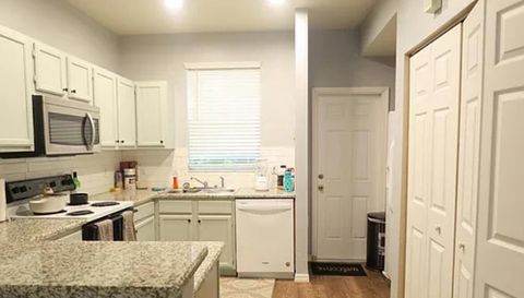 Unit 308 4415 SW 34th St