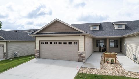 698 Shardlow Place NE