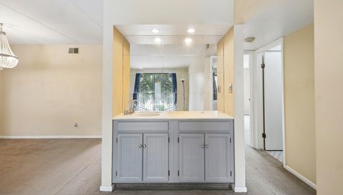 5401 Chateau Dr
