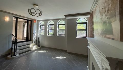 1824 N Lincoln Park West