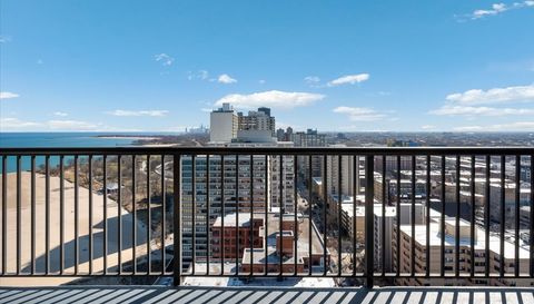 5855 N SHERIDAN Road