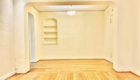 76-15 35th Ave