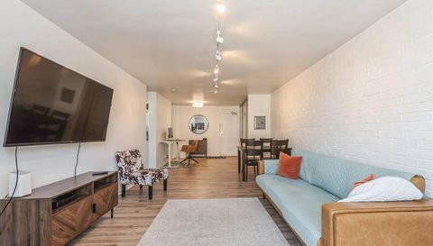 3900 N Pine Grove Ave