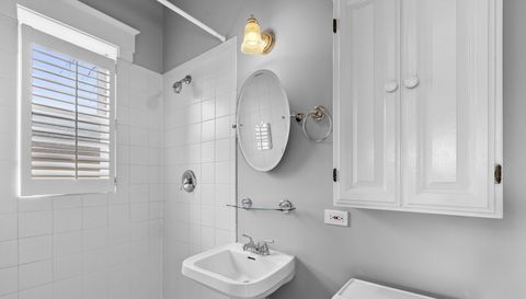 1658 W Nelson Street