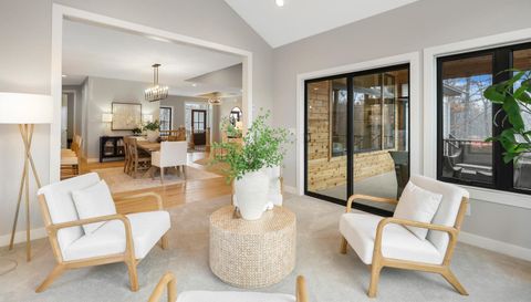 10149 Upper 196th Way W