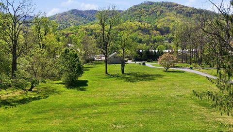 29 Small Mountain Dr