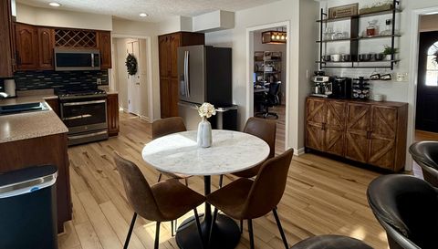 4335 W Hunters Ridge Ln