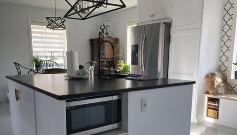 10631 Rolling Hills Dr