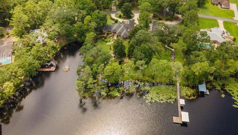996 NW SCENIC LAKE DRIVE