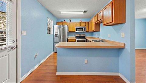 1815 Pointed Leaf Ln