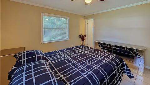2301 NE 32nd Pl