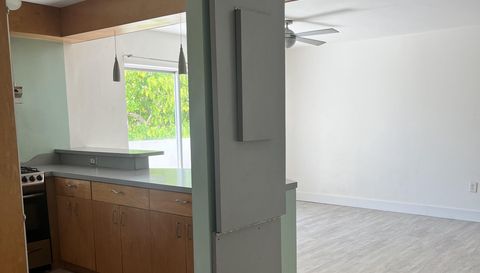 240 Collins Ave APT 2B