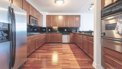 1600 S Prairie Avenue