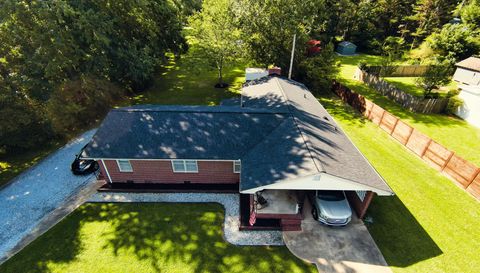 156 Lakeshore Dr