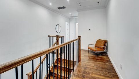 500 Ne Wavecrest Way