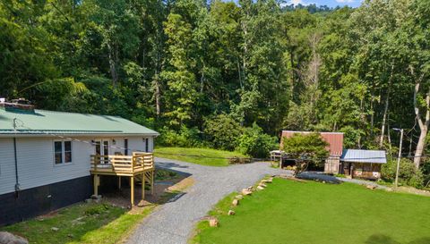 1218 Sweet Creek Rd