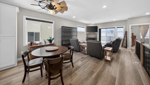 698 Shardlow Place NE