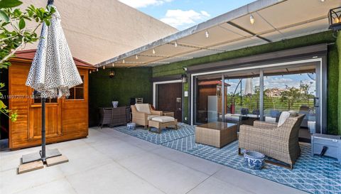 6124 Paradise Point Dr