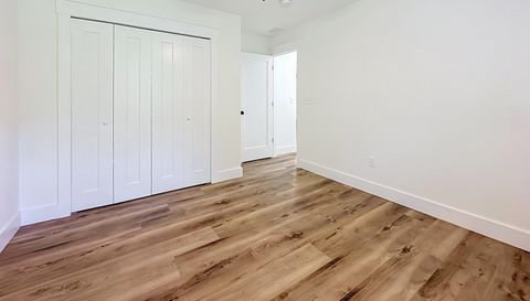 14217 Camelot Pl