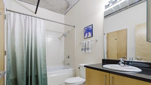 700 W Van Buren Street