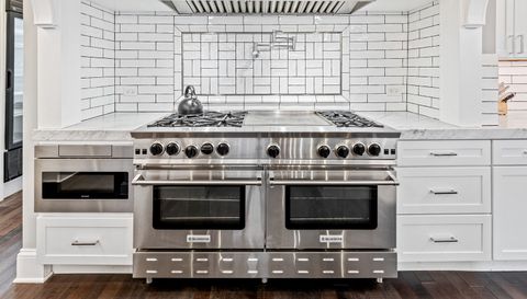 2712 W Sunnyside Avenue