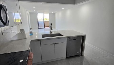 7125 Bay Dr