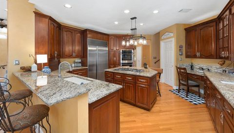 996 NW SCENIC LAKE DRIVE