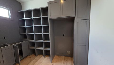 7048 Nichols Cove Dr