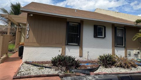 1419 Yellowthroat St