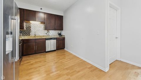 1134 W Granville Avenue