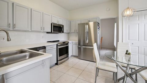 106 Woodbury Pines Cir