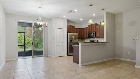 9754 Pembrooke Pines Dr