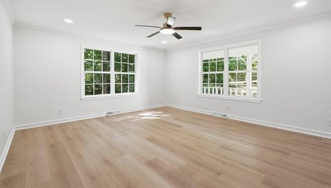 8 Overlook Ct