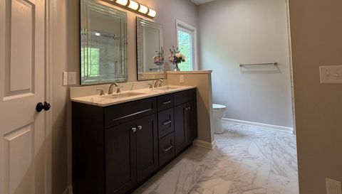 2528 Treetop Ln