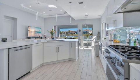 10481 ROYAL CYPRESS WAY