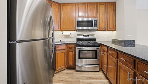 3900 N Pine Grove Avenue