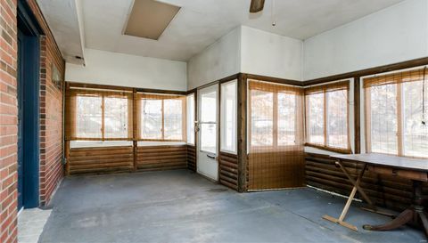 913 E Chain Of Rocks Road