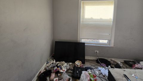 6738 S Prairie Avenue