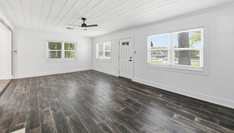 8301 Riverside Dr NE