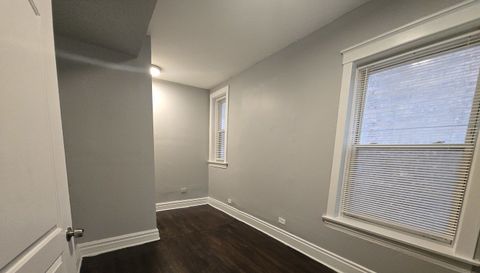 6738 S Prairie Avenue