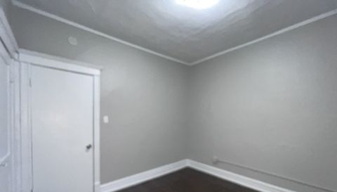 2707 E 78th Street